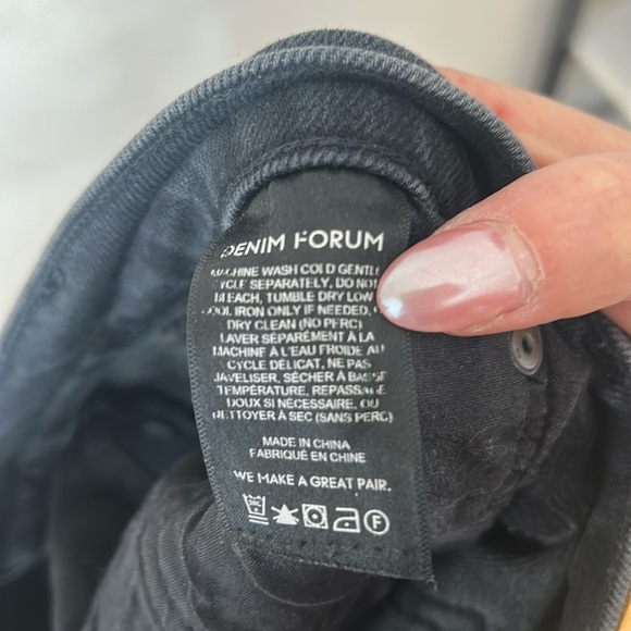 Denim Forum The Arlo High Rise Straight Black Size 29 Distressed Hem Button fly - Picture 10 of 10